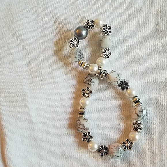 Bracelets - Picture 2 of 4